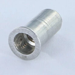 1 X Ecrou A Sertir Tête Plate TP Borgne M6X20.5 ALPB 25 Aluminium